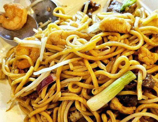 Combo chow mein