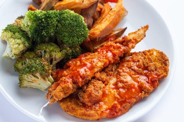 Paleo Buffalo Chicken Tenders
Crispy cassava breaded chicken tenders doused with spicy buffalo sauce.