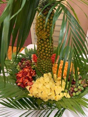 Pineapple palm tree, plus fresh fruit, great for any special occasion