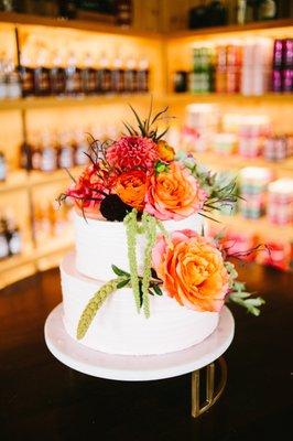 White cake with strawberries and vanilla buttercream frosting