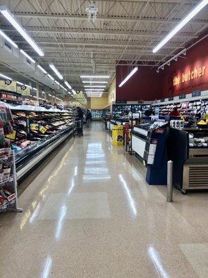 Hannaford Ballston Lake NY. Very clean and well kept.