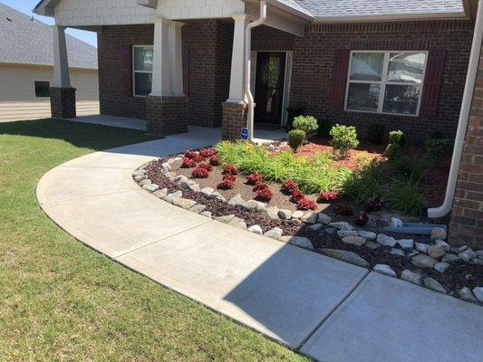 Planting of flowers and mulch