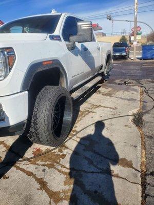 24X14 rim with a stretched tire. understood the differences in working with an oversized wheel on stretched tires and balance beads.