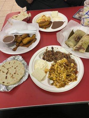 Tamales and Desayuno Salvadoreño