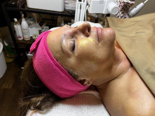 24 kt gold facial