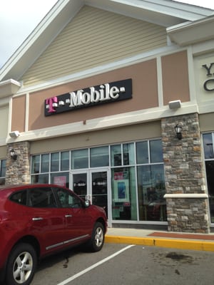 Mansfield T-Mobile -- Mansfield Crossing : 280 School Street, Mansfield          Storefront