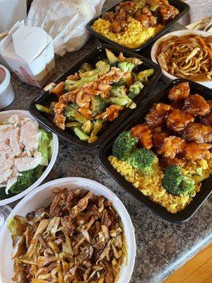 Little bit of everything! Lo mein, general tso, steamed chicken and broccoli, mu shu pork.