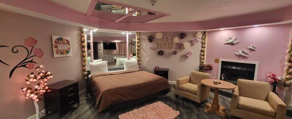 Rose Romantic Suite with Jacuzzi & Fireplace