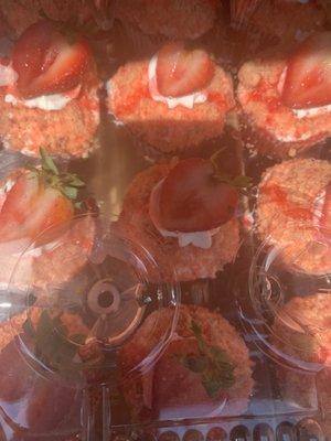 Strawberry crunch cupcakes