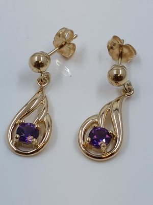 Amethyst earrings in 14k yellow gold.