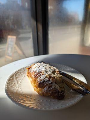 Almond croissant