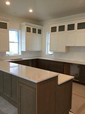 PURE WHITE QUARTZ WITH WHITE SHAKER & BROWN CABINETS