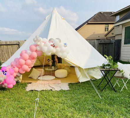 Add a balloon garland to your tent!