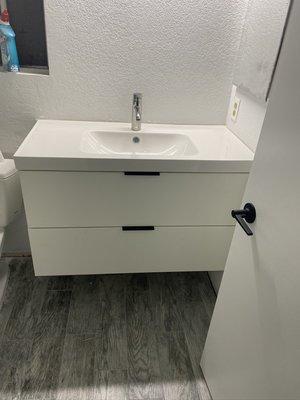 Floating sink and storage