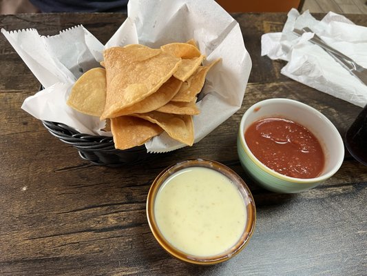 Chips, queso, salsa