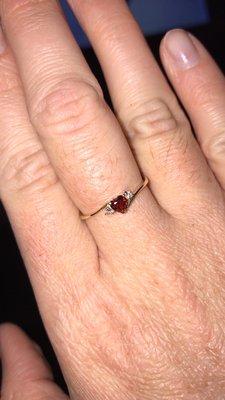 Beautiful  heart Garnet with diamond on sides