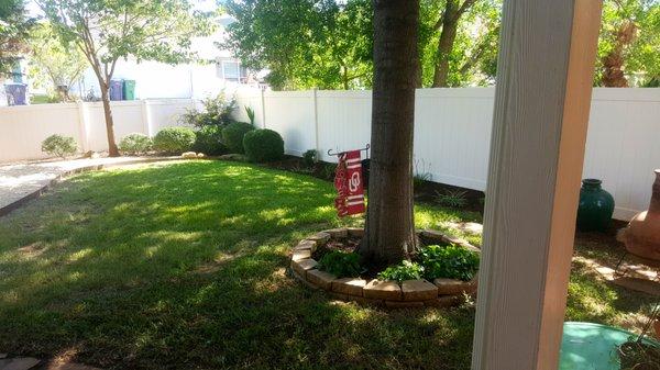 Flower beds got new mulch and weeds pulled. Look 100 times better