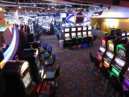 Northern Winz Casino has 185 gaming machines with machines that payout up to 20K and area wide progressives that payout over 1 Million $$$