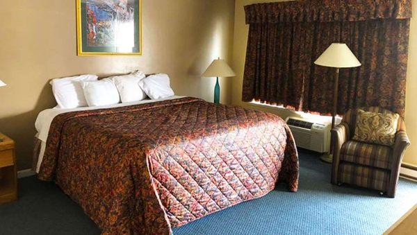 MH Village Inn Motel MI Guestroom King