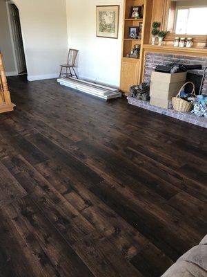 100% waterproof flooring that looks and feels like real wood