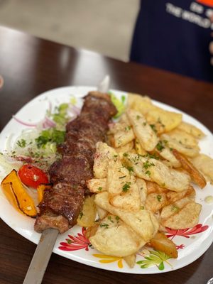 Lamb skewer with potatoes