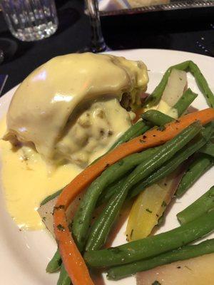 Wild rice stuffed chicken with vegetables.