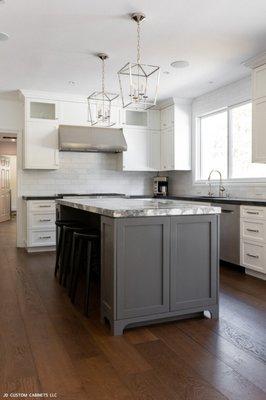 CUSTOM FRAMELESS KITCHEN 
SHAKER DOORS