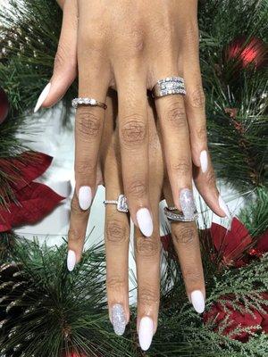 An idea for Christmas nails. Sns nails by Amy.