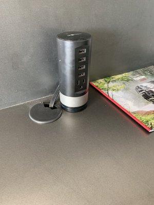 Recharge USB in the waiting area (two desks)