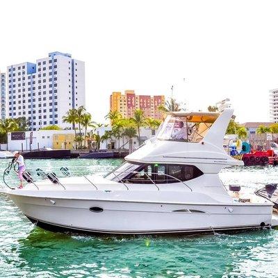 41 foot silver tone yacht rental in miami