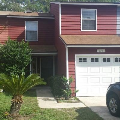 3 bedroom 2.5 bath townhome with 1 car garage. $950 per month. call today for a tour 904-564-5622