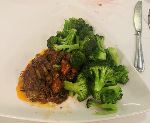 Guinness beef and substitute broccoli for potatoes- delicioussssss