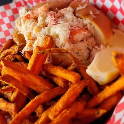 Crab and lobster roll