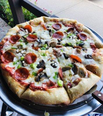 An excellent pie with fresh toppings.