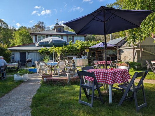 Backyard, garden, patio, outdoor pizza oven