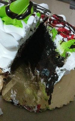 That isn't icing at the bottom of the cake. It's mold on the inside.