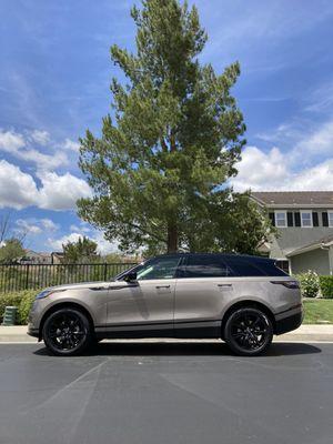 Check out the reflections on this Range Rover SUV! Proper maintenance really shows.