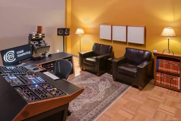 Our "Surround" room features a surround mastering chain through Focal Grand Utopia EM and Stella Utopia EM front speakers.