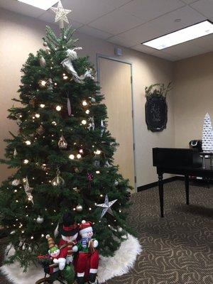 It's Christmas time at #CrescentChiropracty and it SMELLS WONDERFUL.