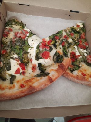 White veggie pizza.