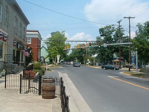 BLACK SHUTTER WEST
ANTIQUES & VINTAGE 
5395 MAIN STREET
(CORNER OF RTS 11 & 340 FAIRFAX PIKE)
STEPHENS CITY, VA
540-866-2117