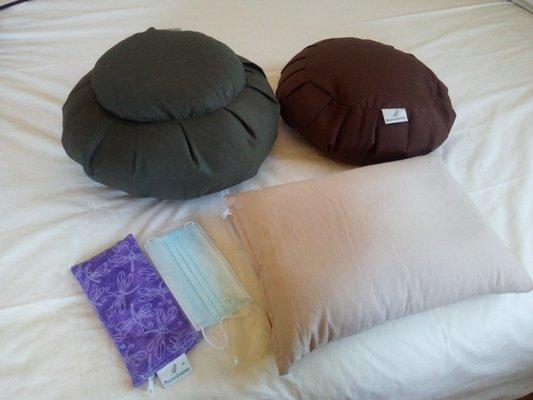 meditation pillows (green and brown), sachet pillow (purple), Duplex Night Pillow (natural color, rectangular)