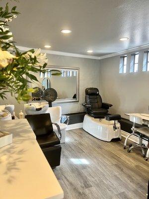 Salon Montecito By Elana Cantrelle