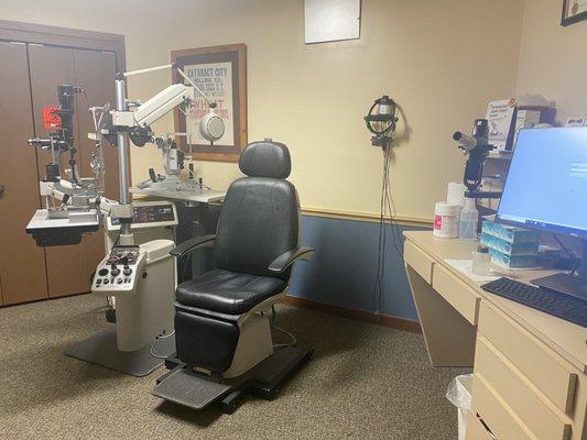 Eye exam room