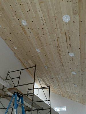 Gorgeous tongue and groove on the ceiling! All natural knotted pine!