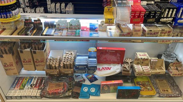 WE GOT RAW!!! papers, cones, RAW accessories