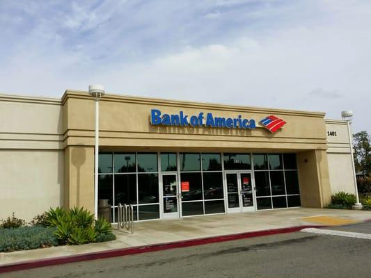 Welcome to Bank of America in Fullerton (Orangethorpe and Harbor). It's in front of PetSmart.