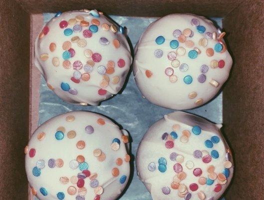 "queremos pastel/we want cake" cake bombs also available as cake pops!