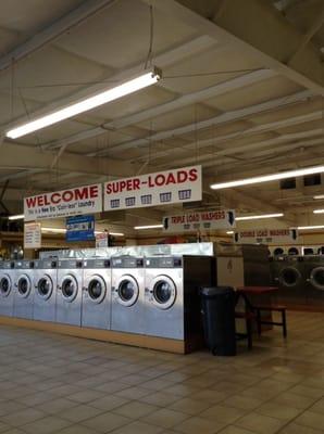 Nice place to get clean laundry. Even have someone here to fold your clothes. Sweet.