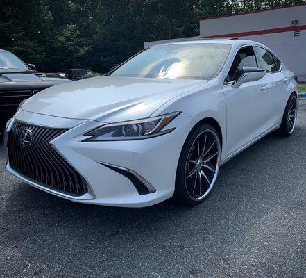 2019 Lexus ES350 with 22 inch Asanti rims